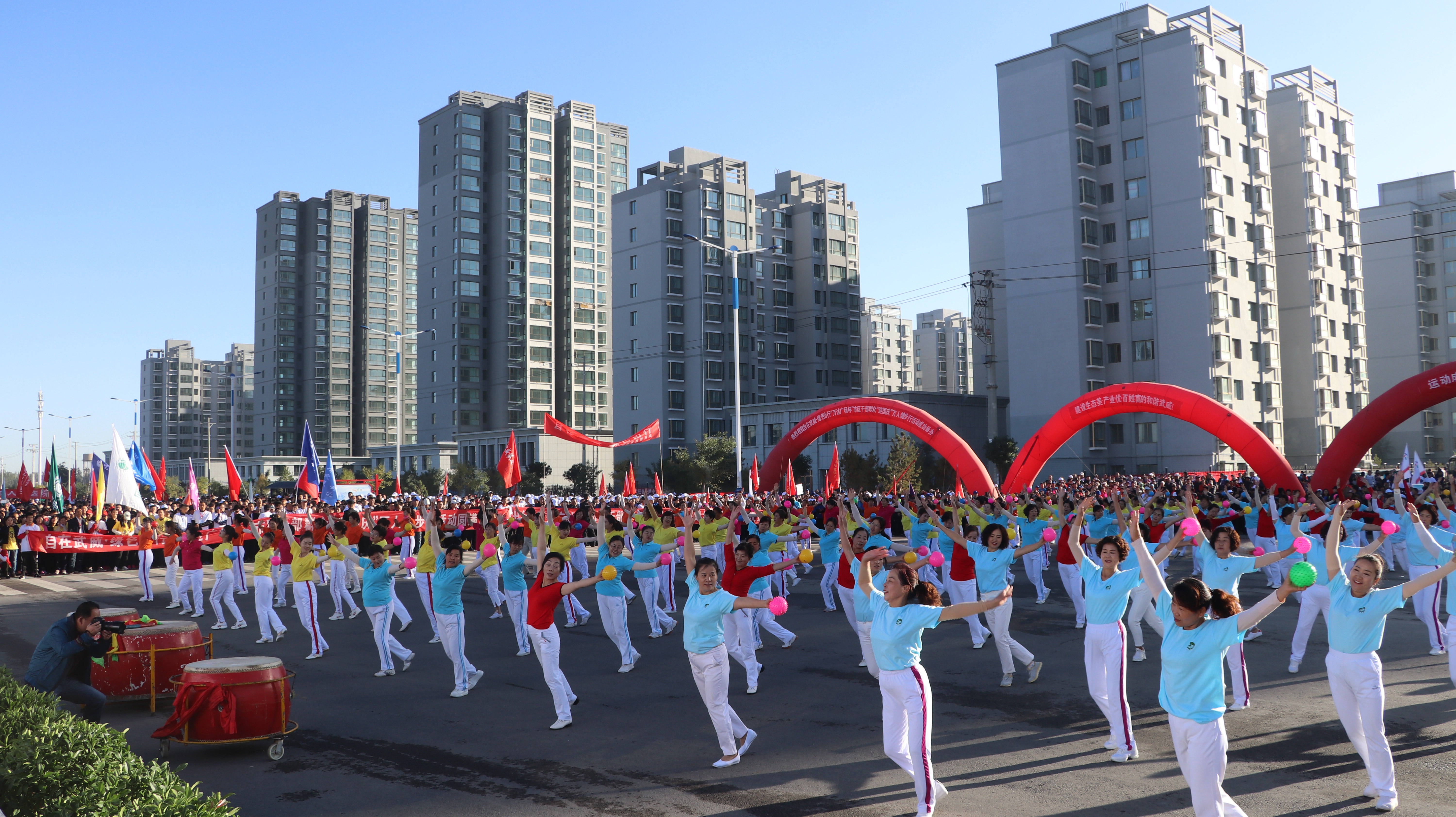 自在武威 绿色出行——武威市举行“迎国庆”万人健步行活动